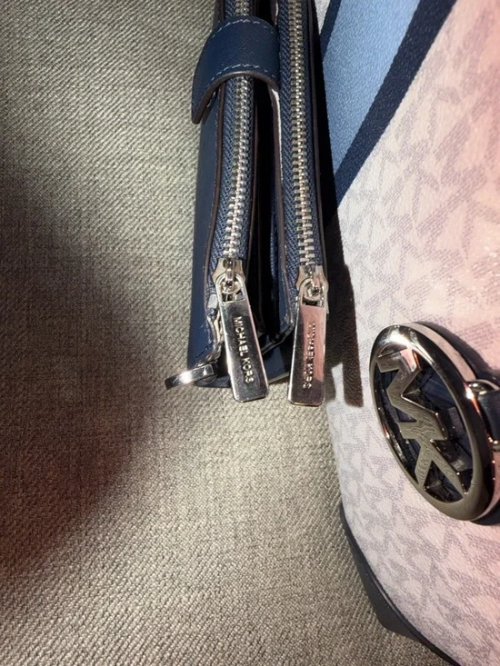 MICHAEL KORS JET SET DOUBLE ZIP WALLET - Picture 4 of 4